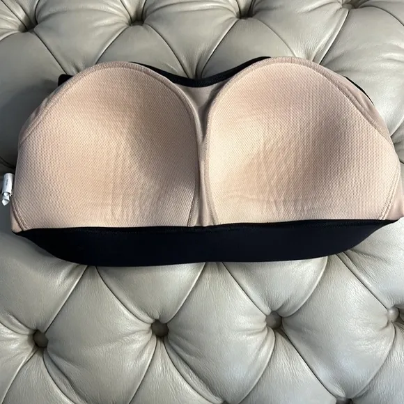 💗 2 Under Armour Women’s Compression Sports Bras Size 34D💗