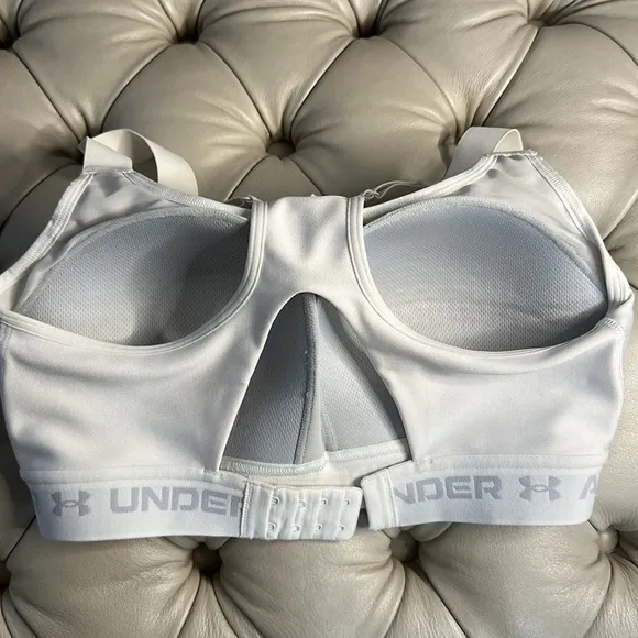 💗 2 Under Armour Women’s Compression Sports Bras Size 34D💗