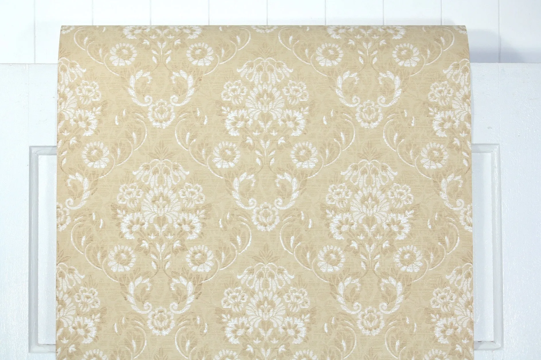 1970s Floral Damask Vintage Wallpaper