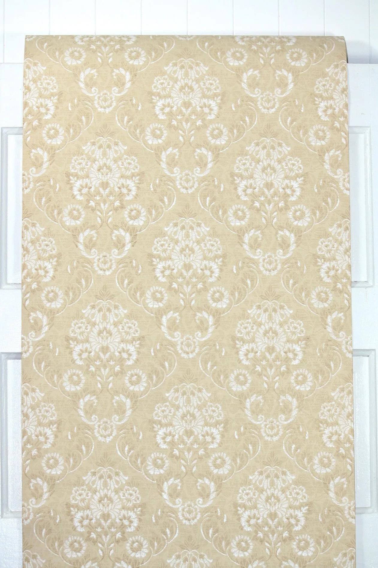 1970s Floral Damask Vintage Wallpaper