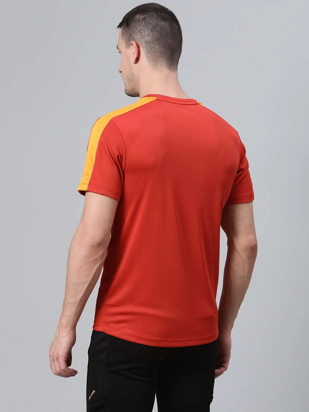 Alcis Men Rust Red Solid Round Neck Training T-shirt