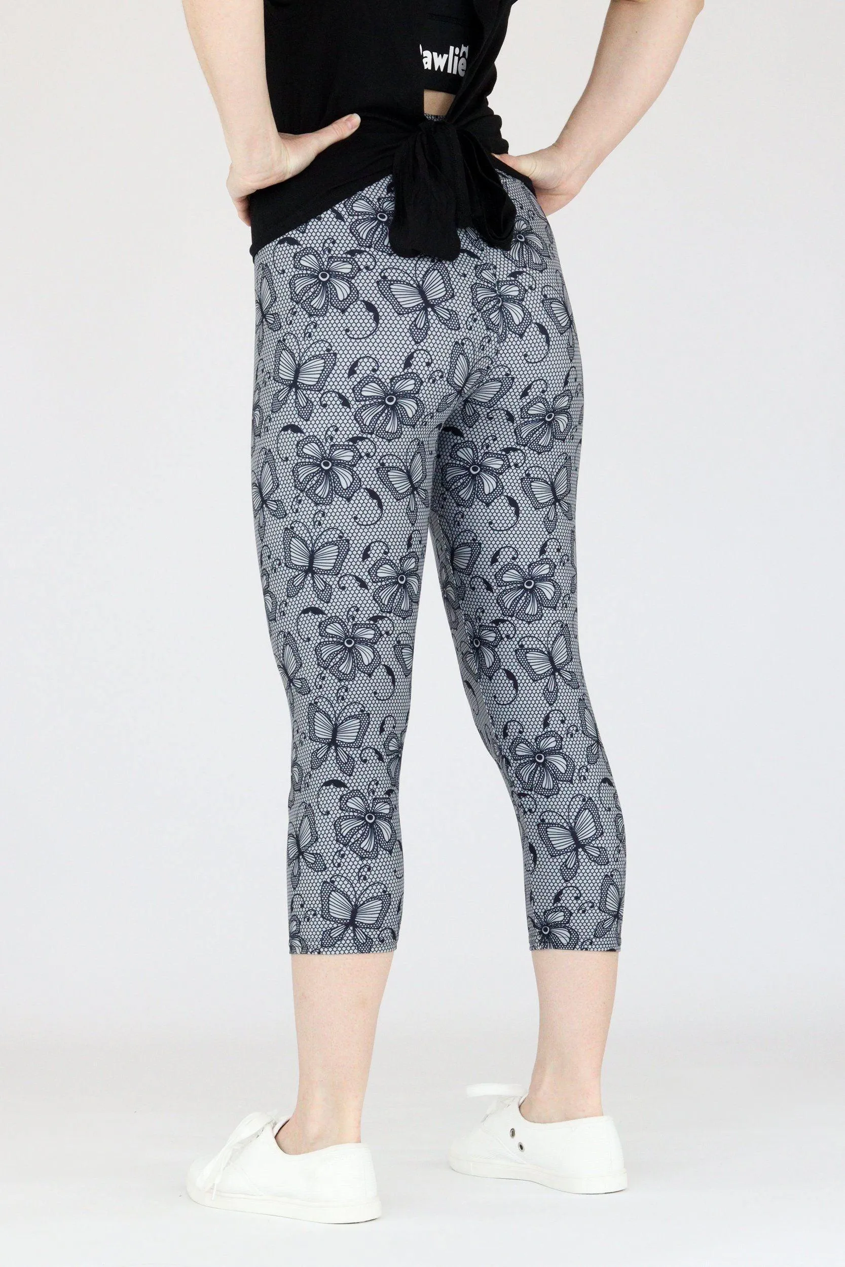 Butterfly Lace - Casual Capri Leggings