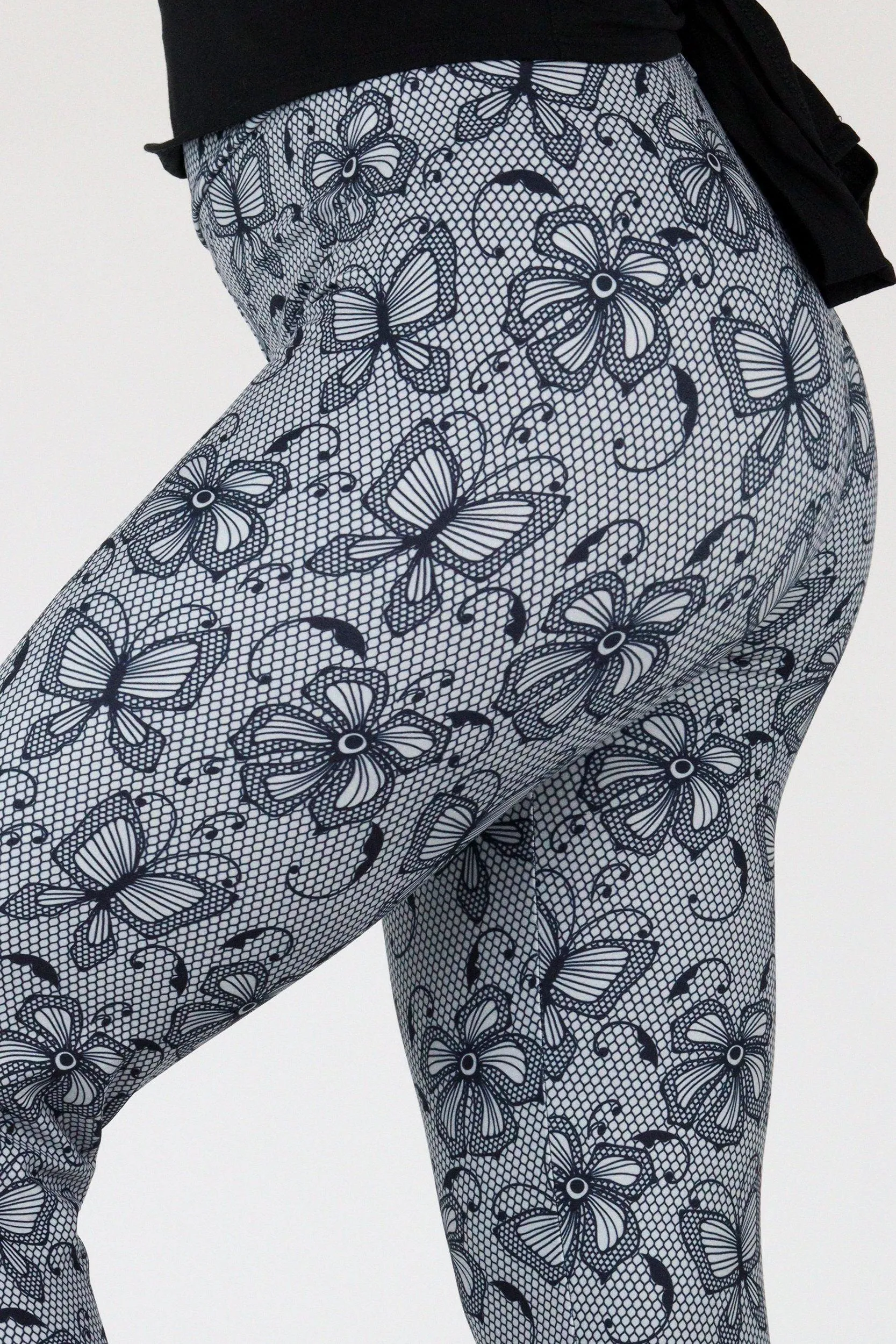 Butterfly Lace - Casual Capri Leggings