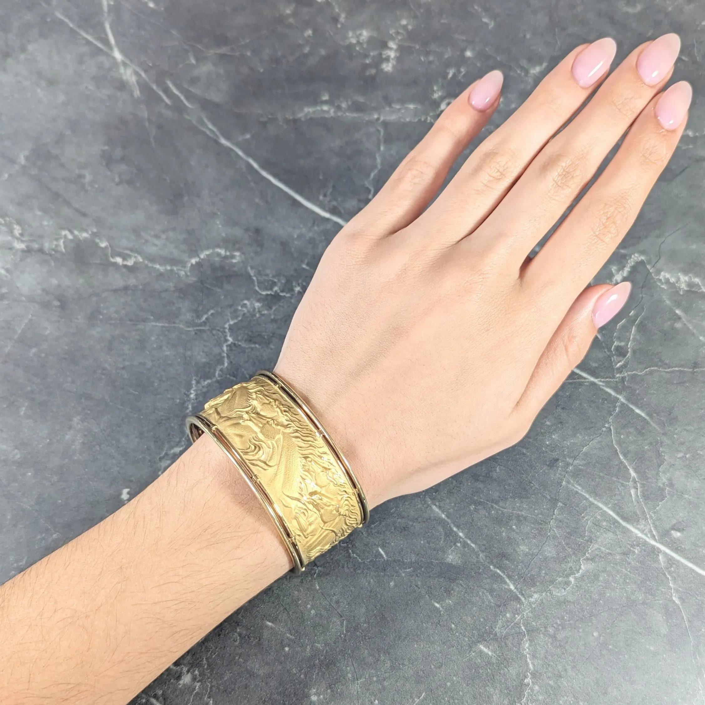 Carrera Y Carrera 1980's 18 Karat Yellow Gold Ecuestre Horse Vintage Cuff Bracelet