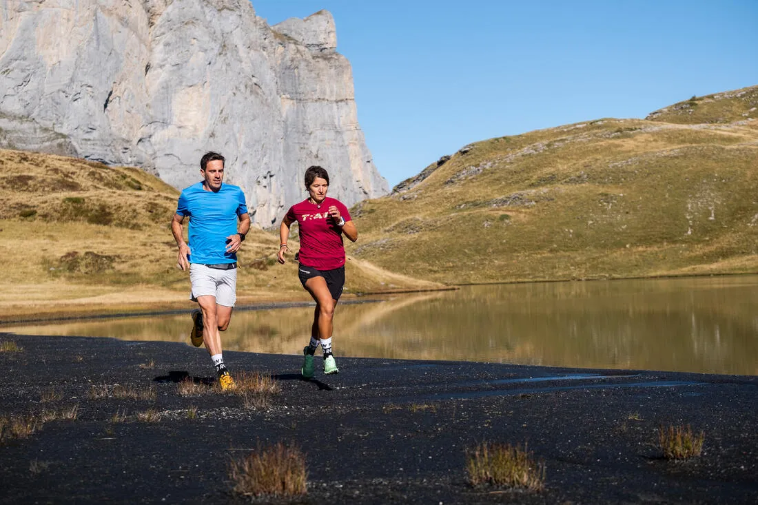 CHAUSSETTES DE RUNNING RUN900 EPAISSES MI-MOLLET