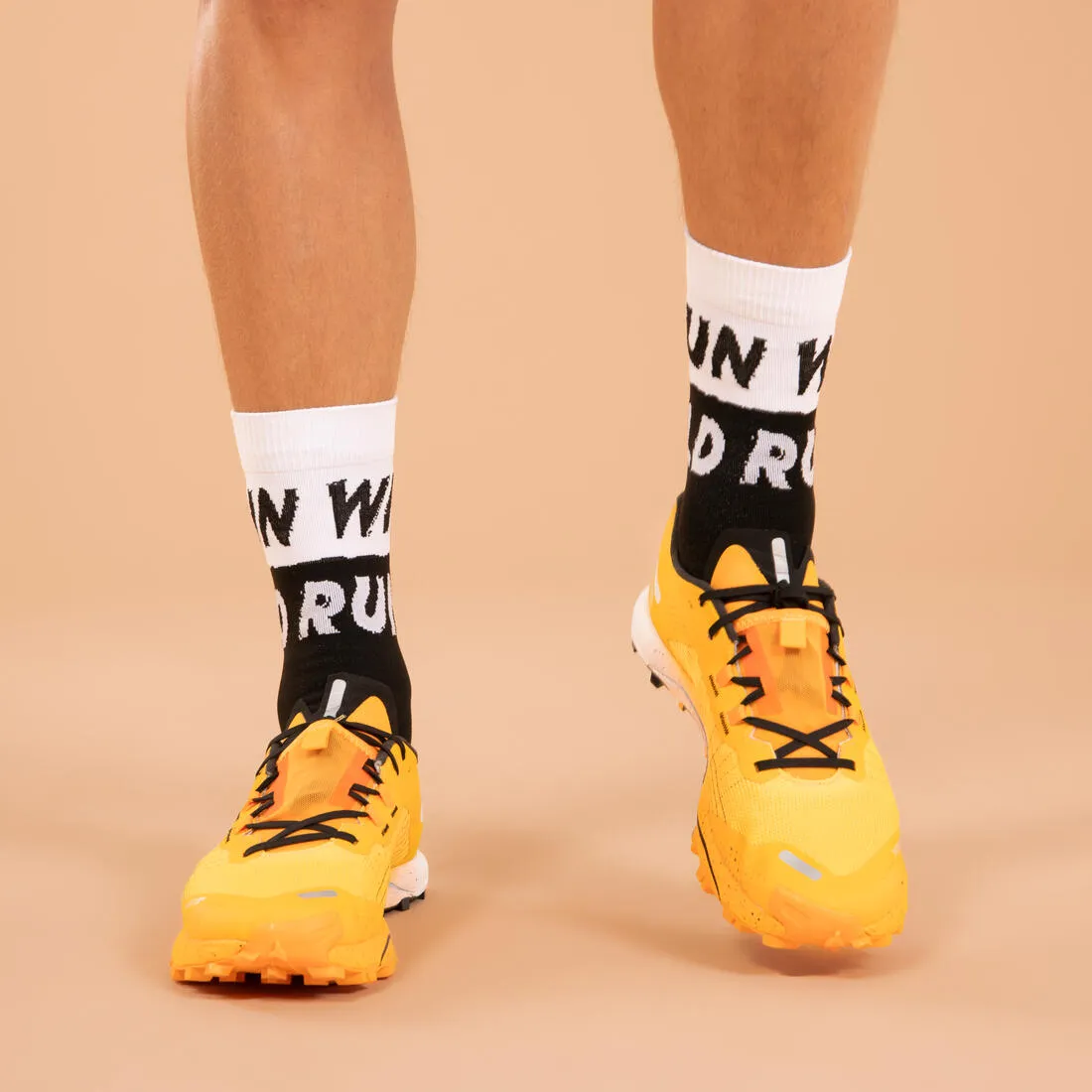 CHAUSSETTES DE RUNNING RUN900 EPAISSES MI-MOLLET