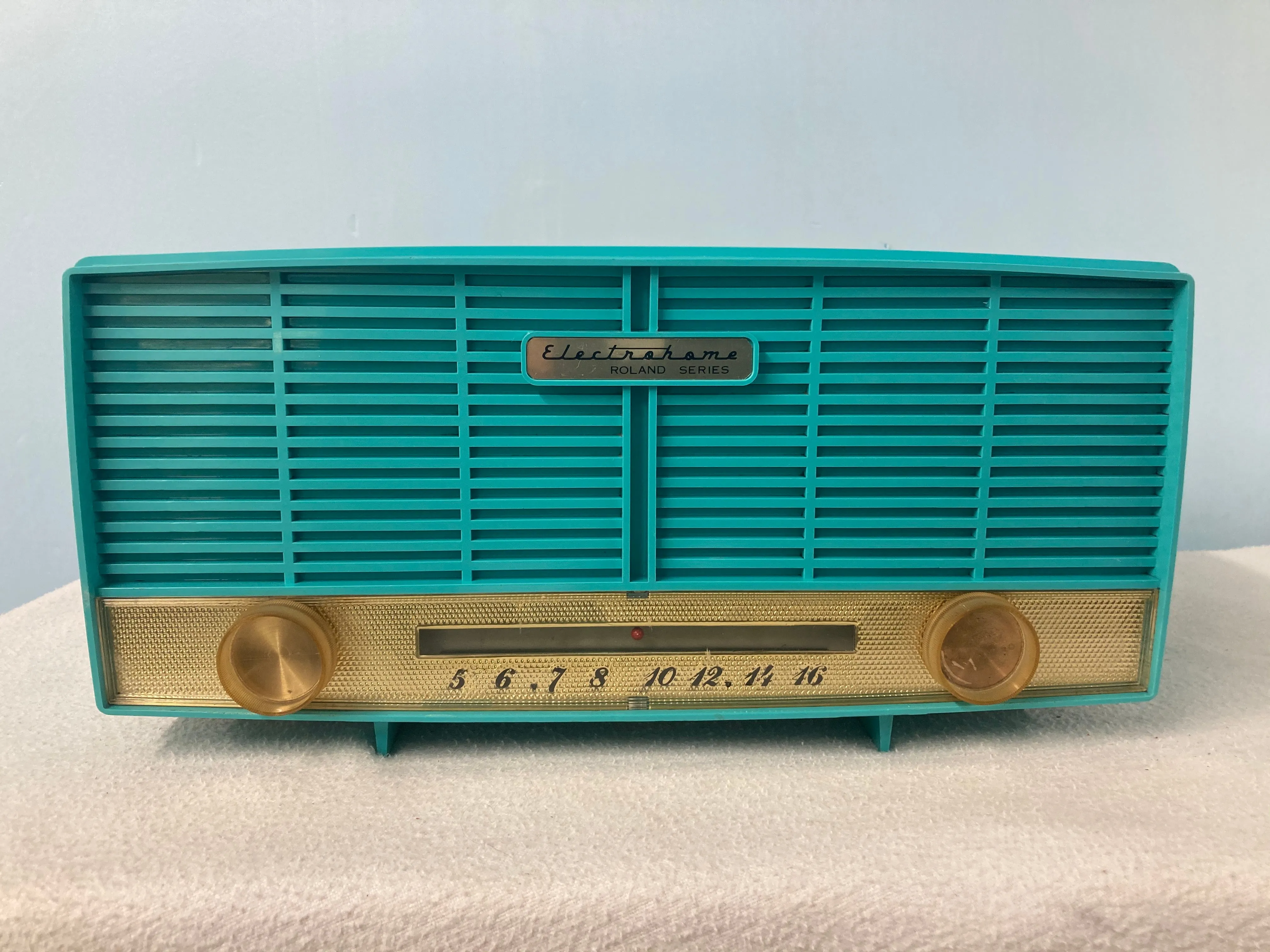 Electrohome Roland Series 5T-18 Tube Radio With Bluetooth input.