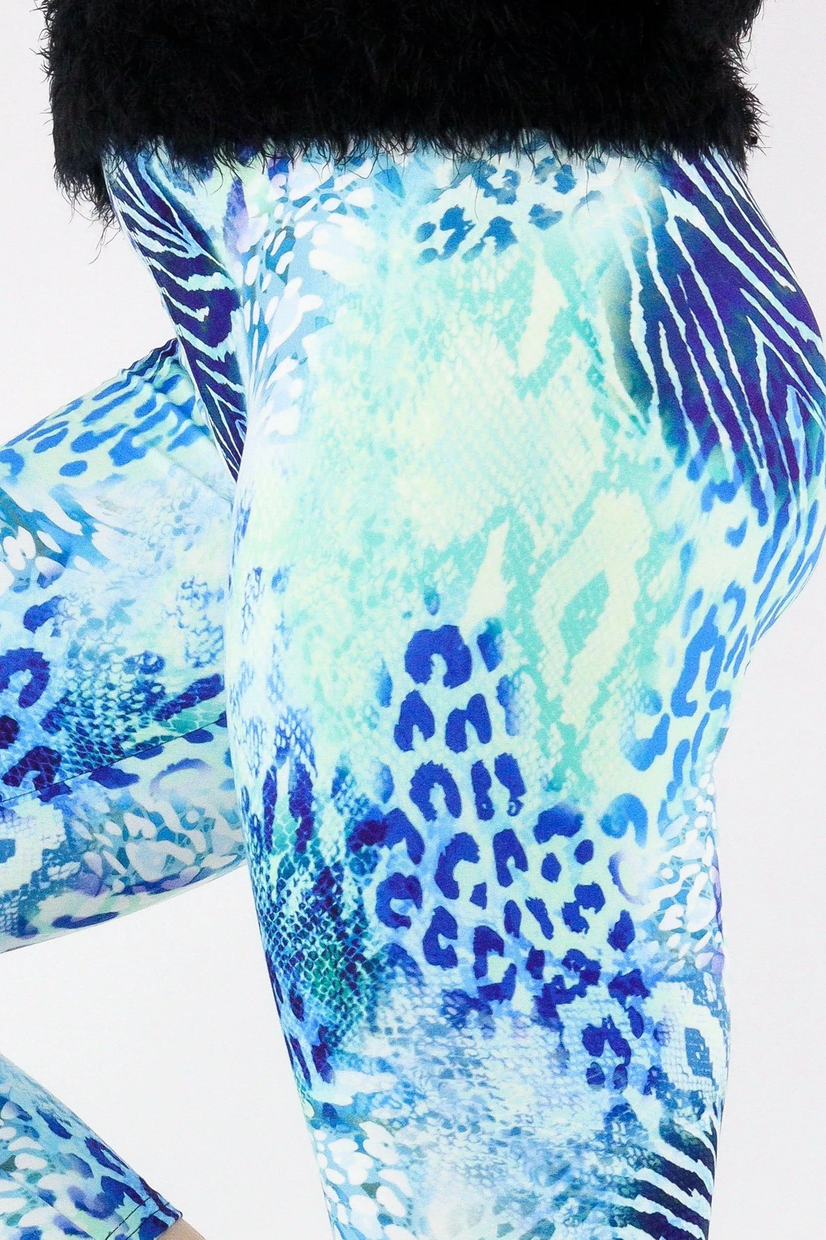 Frozen Chimera - Casual Capri Leggings