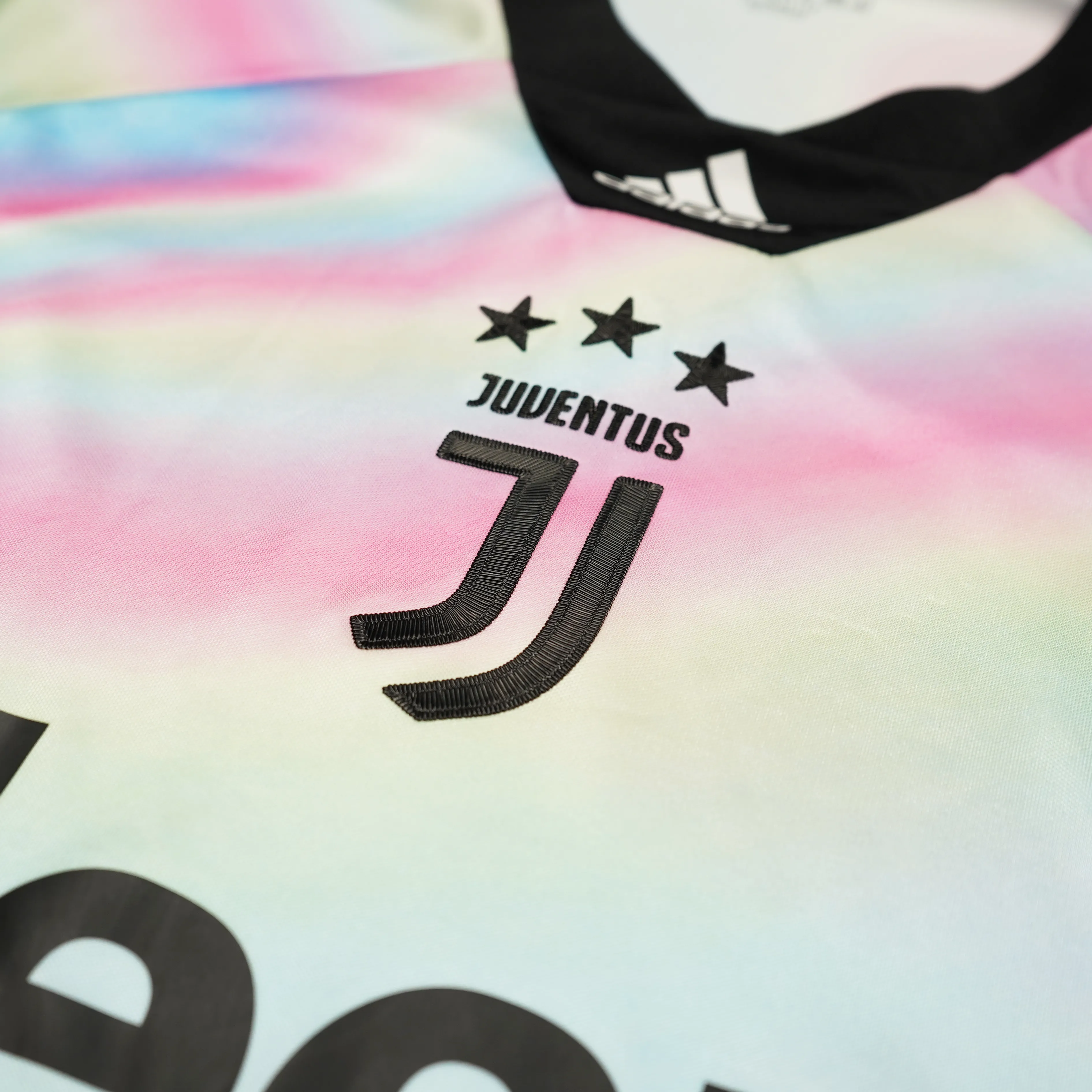 JUVENTUS x EA SPORTS 2018-19 FOURTH SHIRT - XL