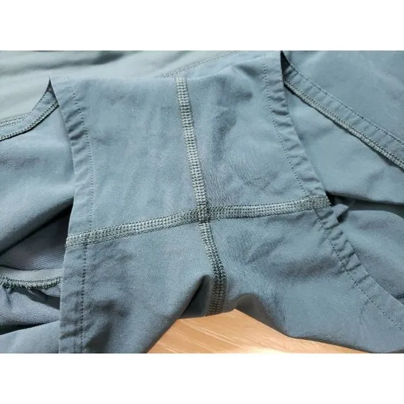 Lululemon Size 10 Green Speed Short 2.5&quot; Inseam Running Gym Sports