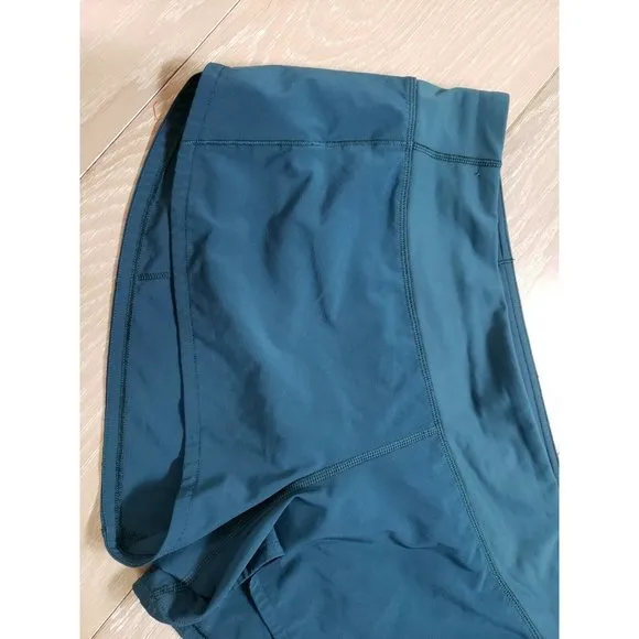 Lululemon Size 10 Green Speed Short 2.5&quot; Inseam Running Gym Sports