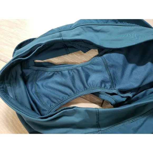 Lululemon Size 10 Green Speed Short 2.5&quot; Inseam Running Gym Sports