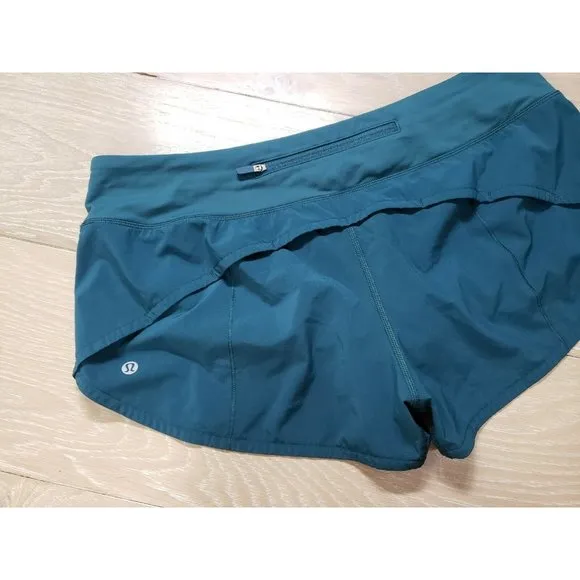 Lululemon Size 10 Green Speed Short 2.5&quot; Inseam Running Gym Sports