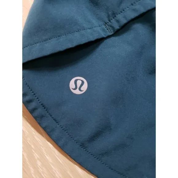 Lululemon Size 10 Green Speed Short 2.5&quot; Inseam Running Gym Sports