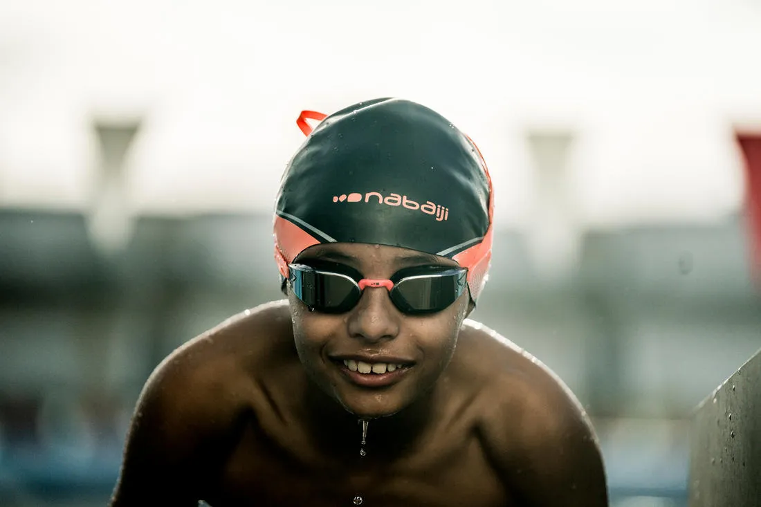 MOULDED SILICONE SWIM CAP 900 - BLACK WHITE RED