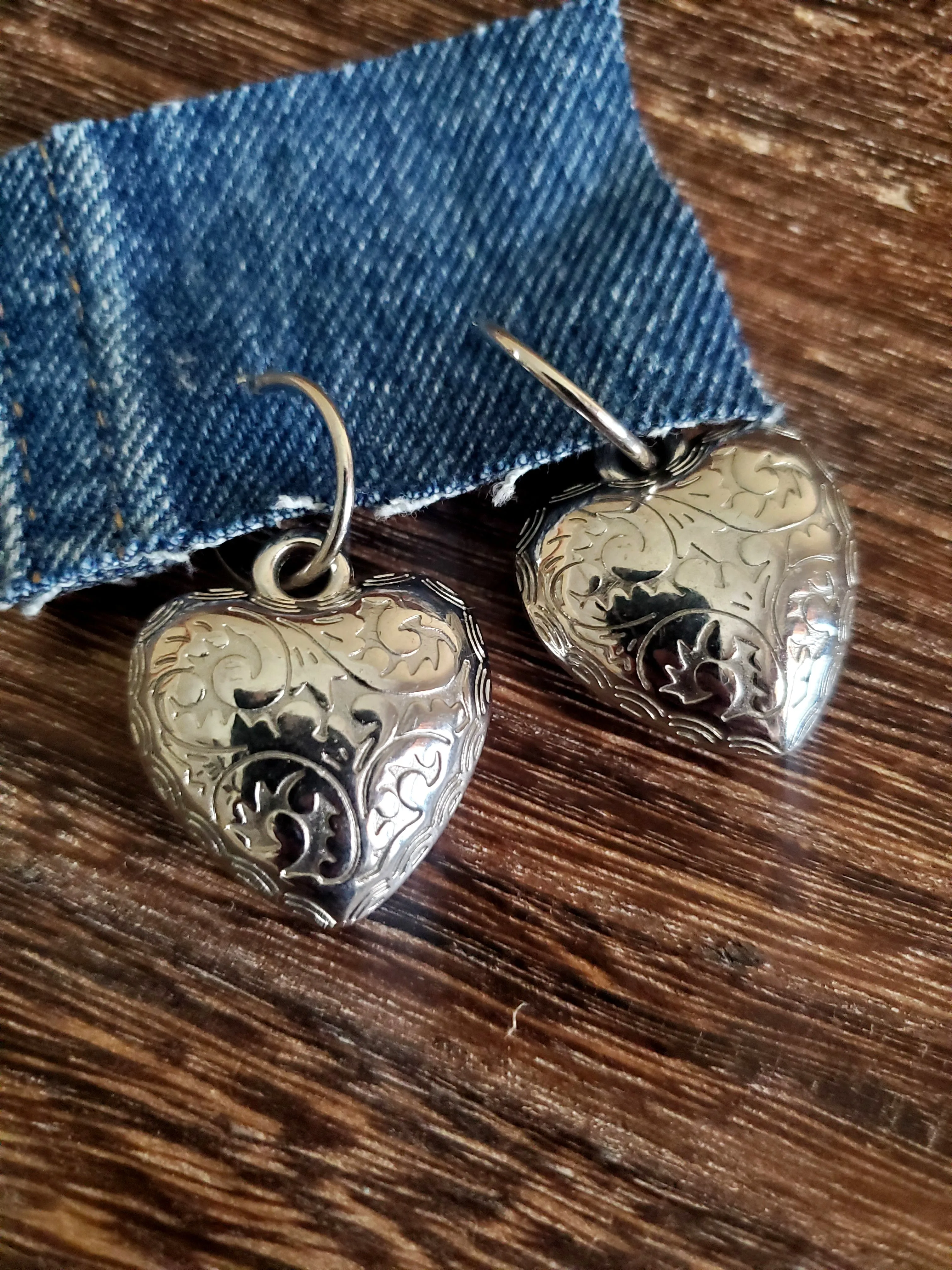 Retro Puffed Heart Earrings