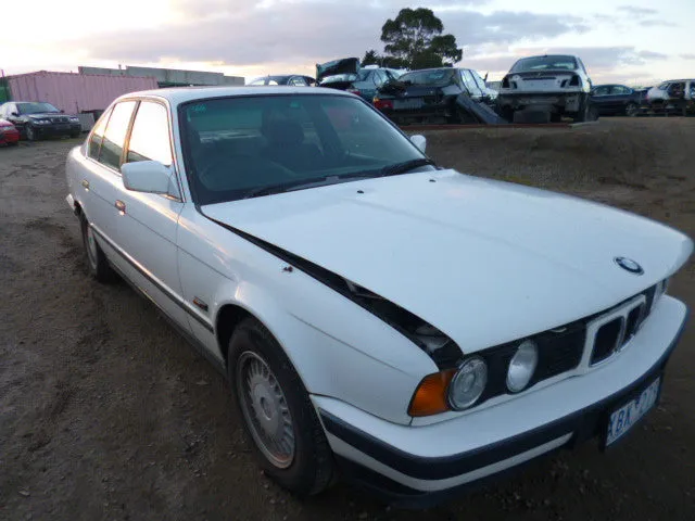 S2669 5' E34 Sedan 525i M20 MANUAL 1989/04