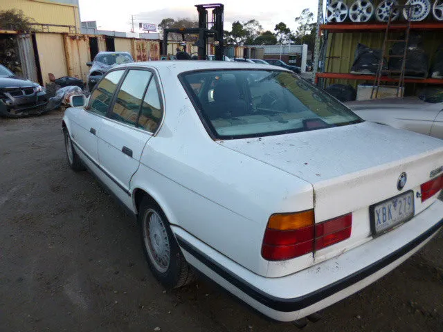 S2669 5' E34 Sedan 525i M20 MANUAL 1989/04
