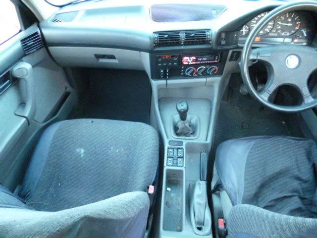 S2669 5' E34 Sedan 525i M20 MANUAL 1989/04