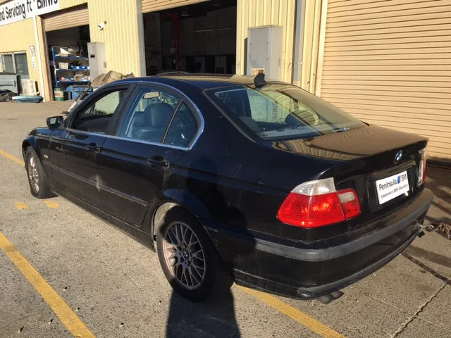 S2726 3' E46 Sedan 325i M54 AUTO 2001/07