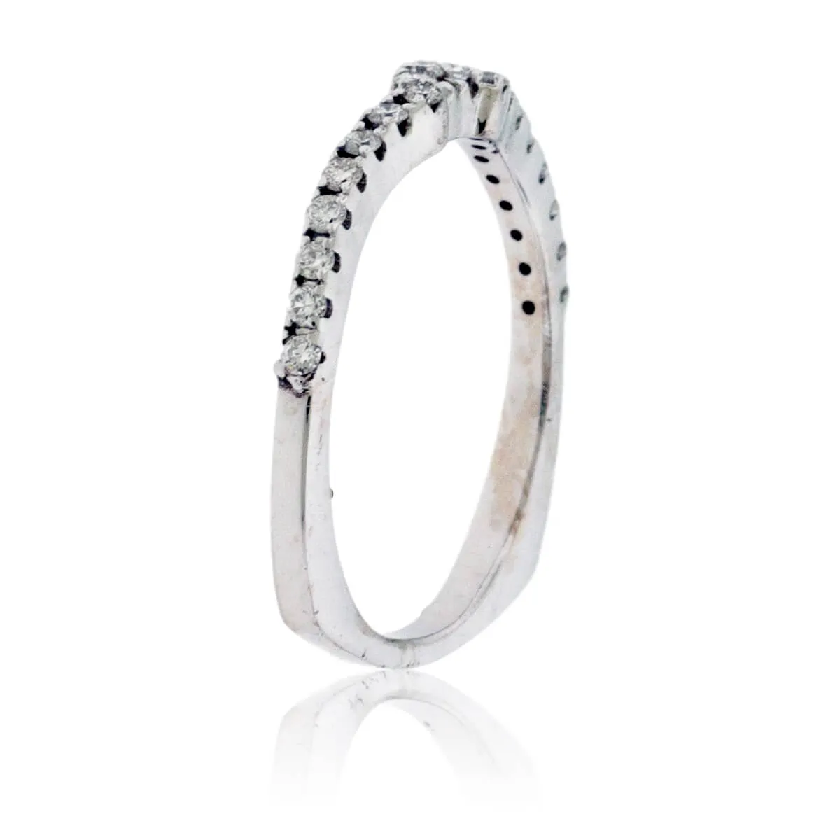 Simply Classic Round Diamond Engagement Ring
