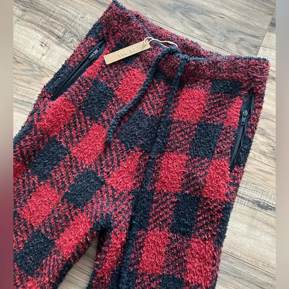 SKIMS - Red and Black Plaid Sweater Set (pants   hoodie) - NWT - S/M