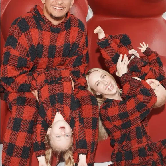 SKIMS - Red and Black Plaid Sweater Set (pants   hoodie) - NWT - S/M