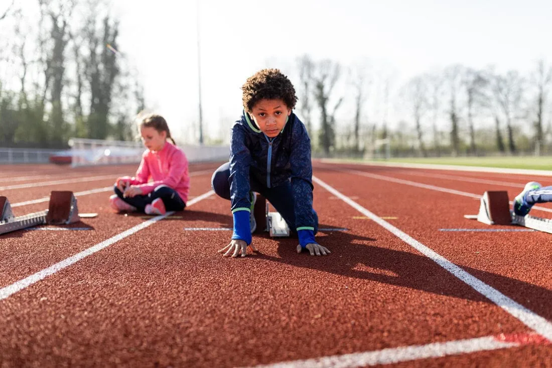 Veste coupe vent enfant pour l'athlétisme Kalenji AT 100 bleue