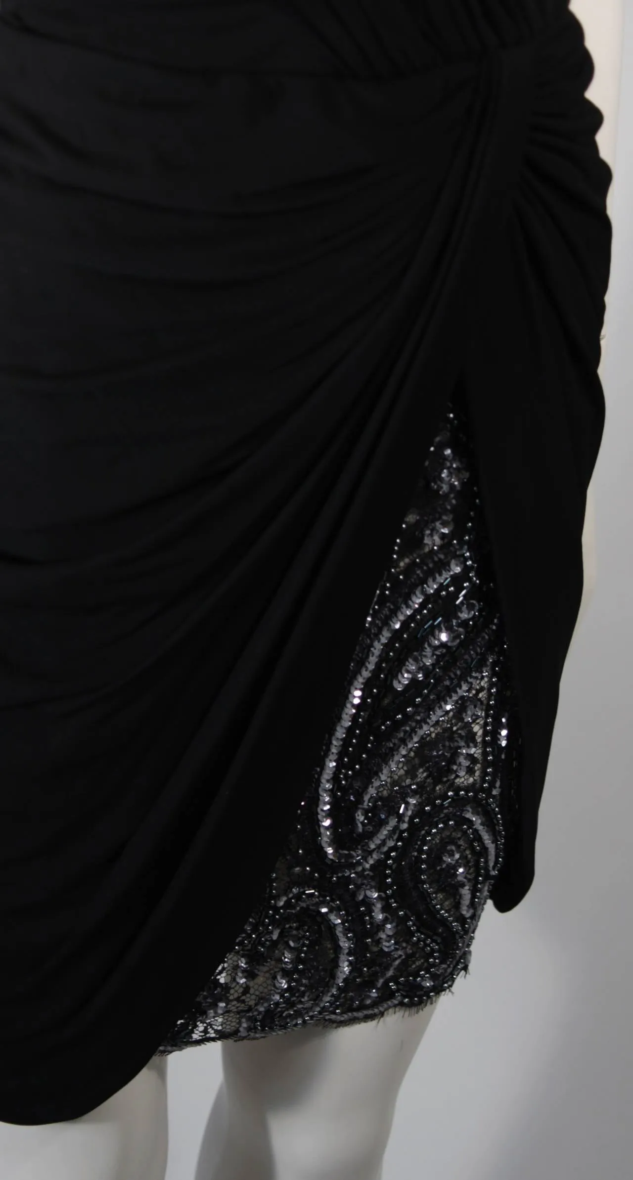 VICKY TIEL Black Jersey Cocktail Dress with Sequin Detail Size 38