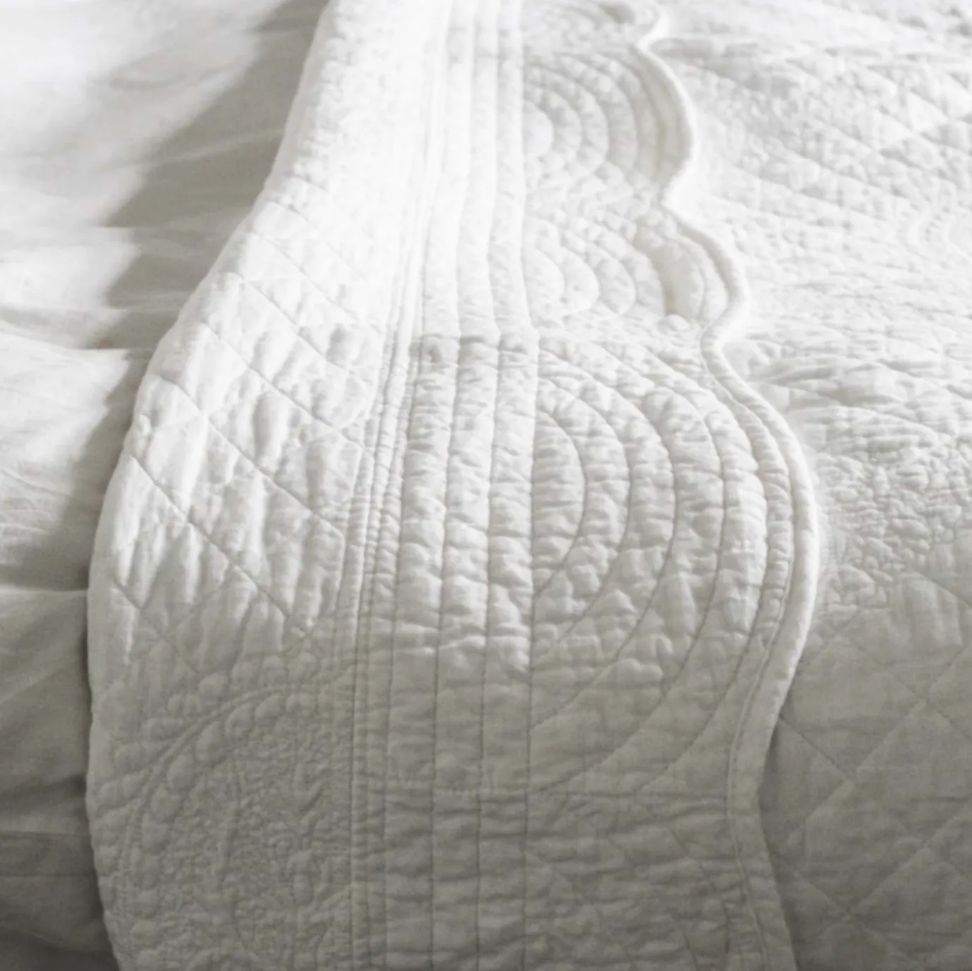 White Vintage Stitched Quilted Bedspread